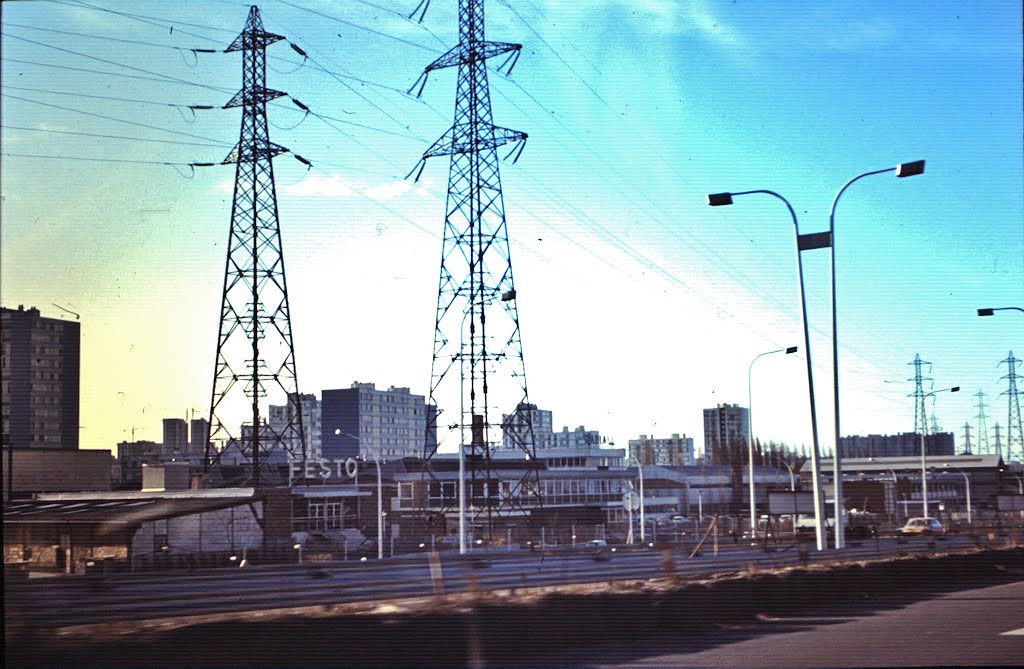 Rosny-sous-Bois (93)  Nov 1971. Autoroute A3. (Diapositive numérisée).