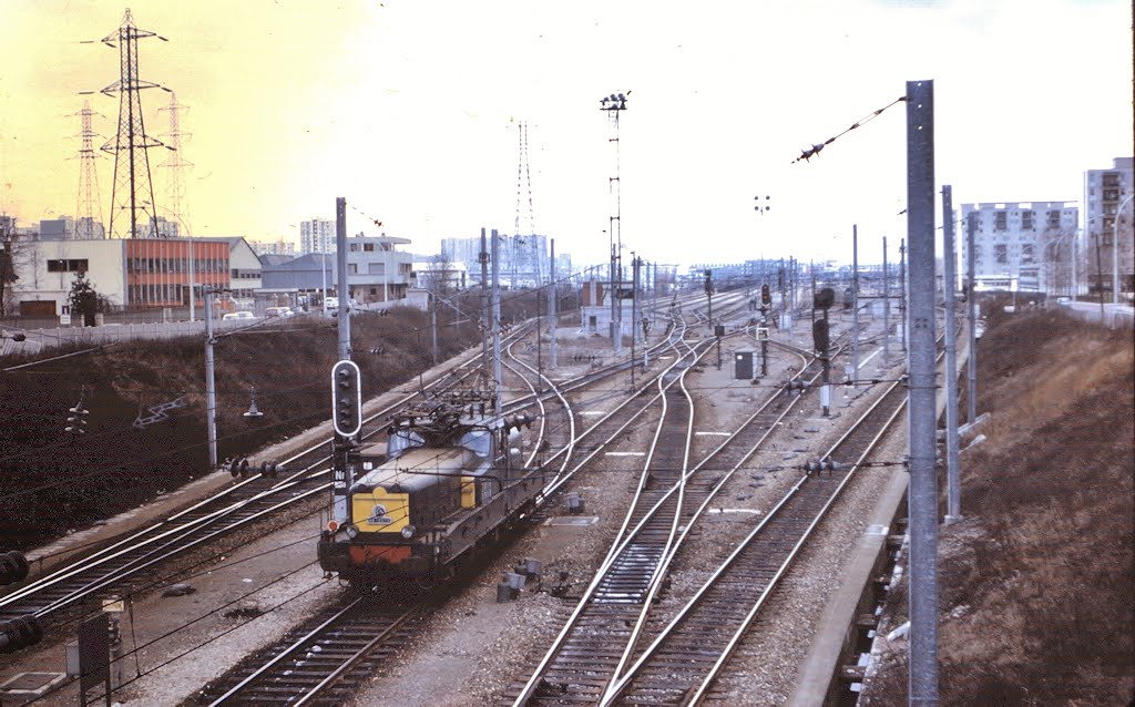 Villemomble / Rosny-sous-Bois (93)  Janvier 1973. La grande ceinture. (Diapositive numérisée).