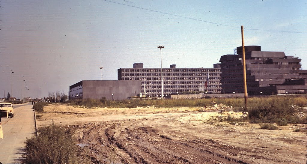 Bobigny (93) sept 1972. La Préfecture de la Seine-St-Denis (à lépoque toute récente!) (Diapositive numérisée).