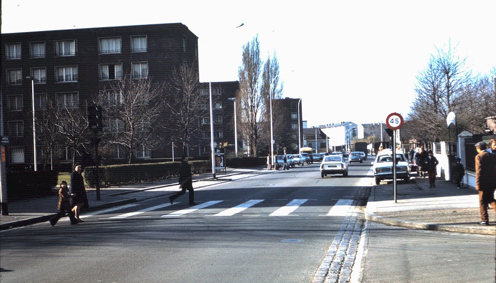 Bondy (93) Février 1974. Lavenue Henri Barbusse. (Diapositive numérisée).