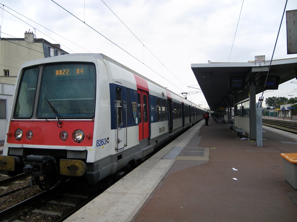 RER B - SNCF - AKZZ 84 à quai