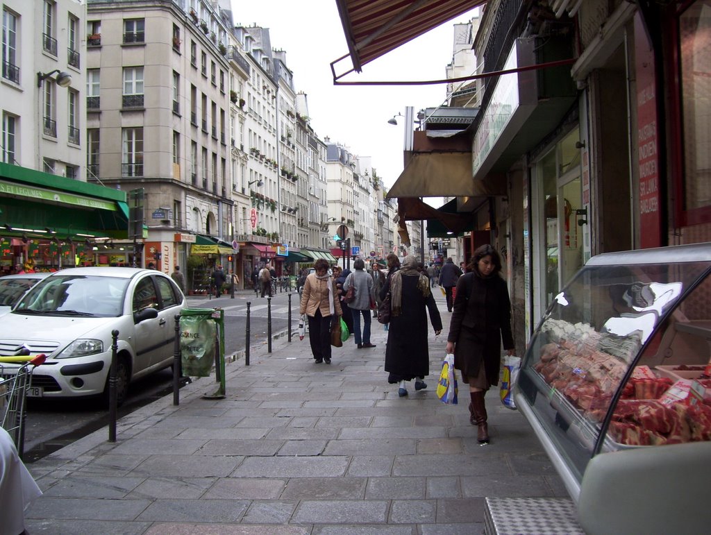 Paris, (Rue Strasbourg Saint Denis)