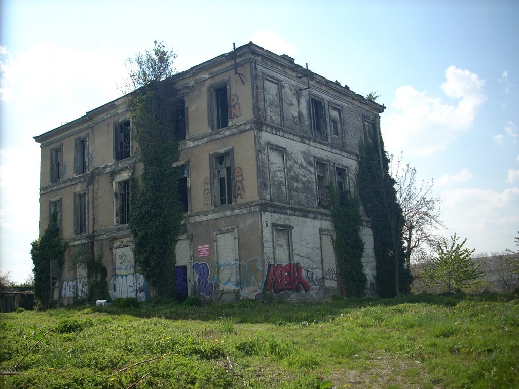 Saint-Denis : abandoned 3  dedicated to Roland