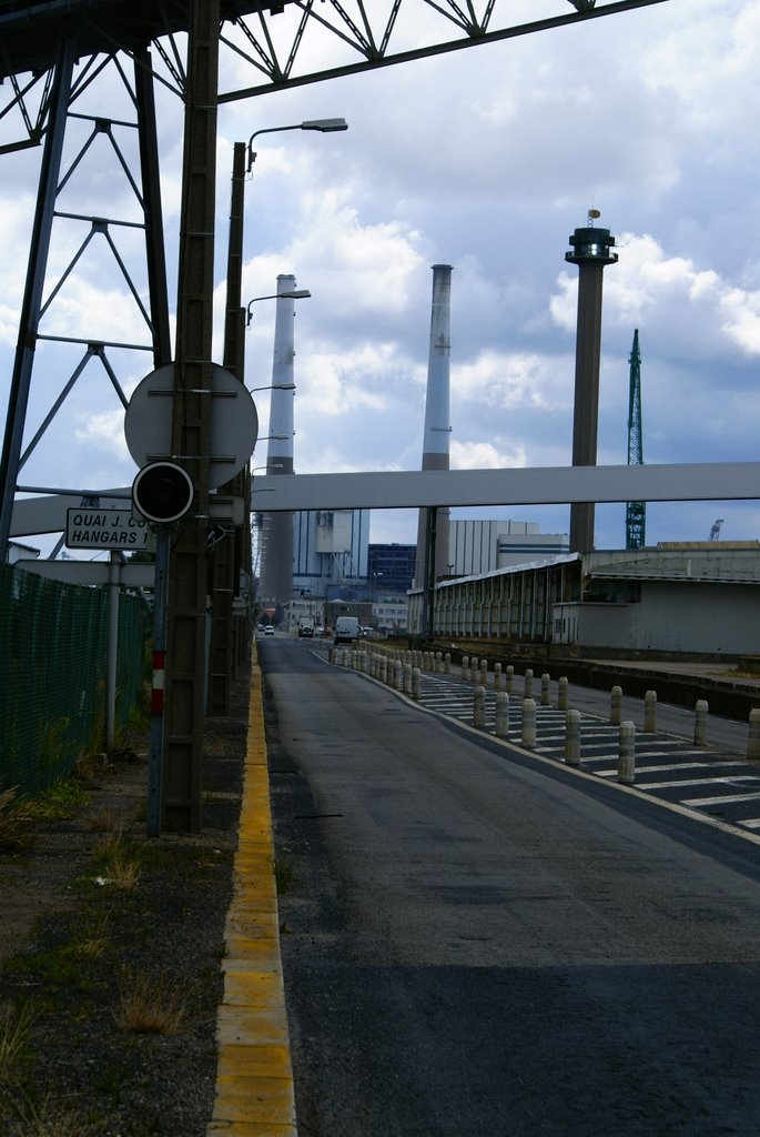 Le Havre. Avenue Lucien Corbeau (avec la centrale électrique au fond).