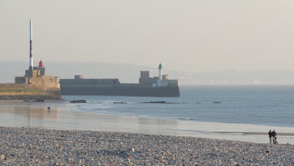 France: Le Havre - Lentrée du port et la plage
