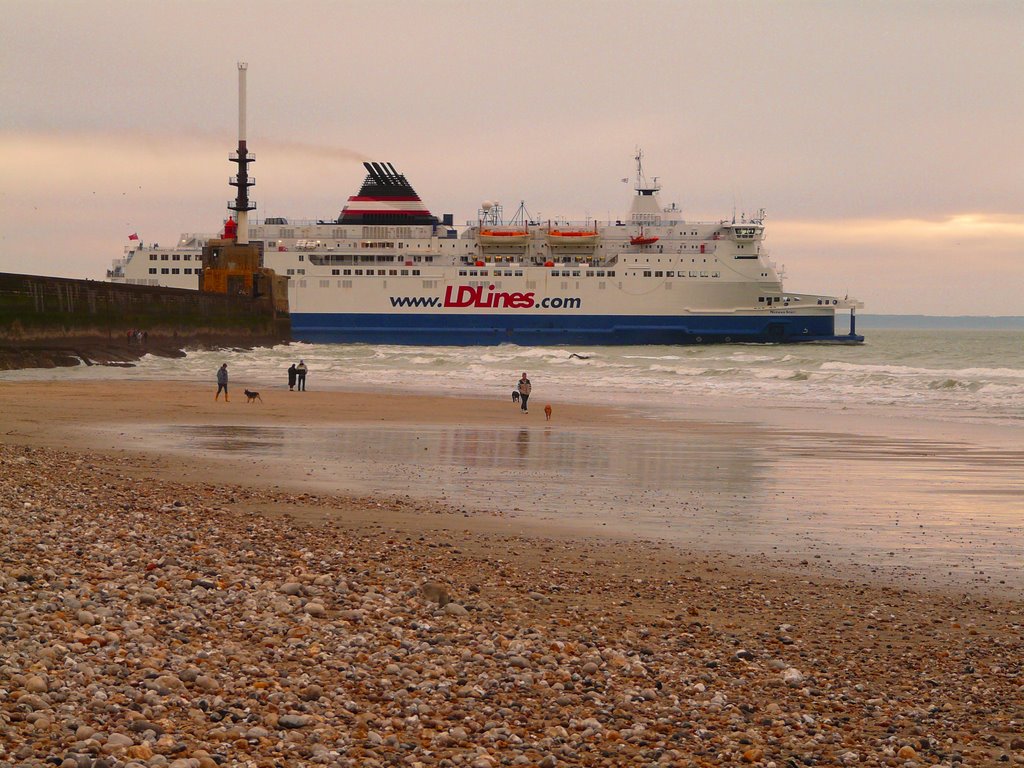 Le Ferry sort du Port