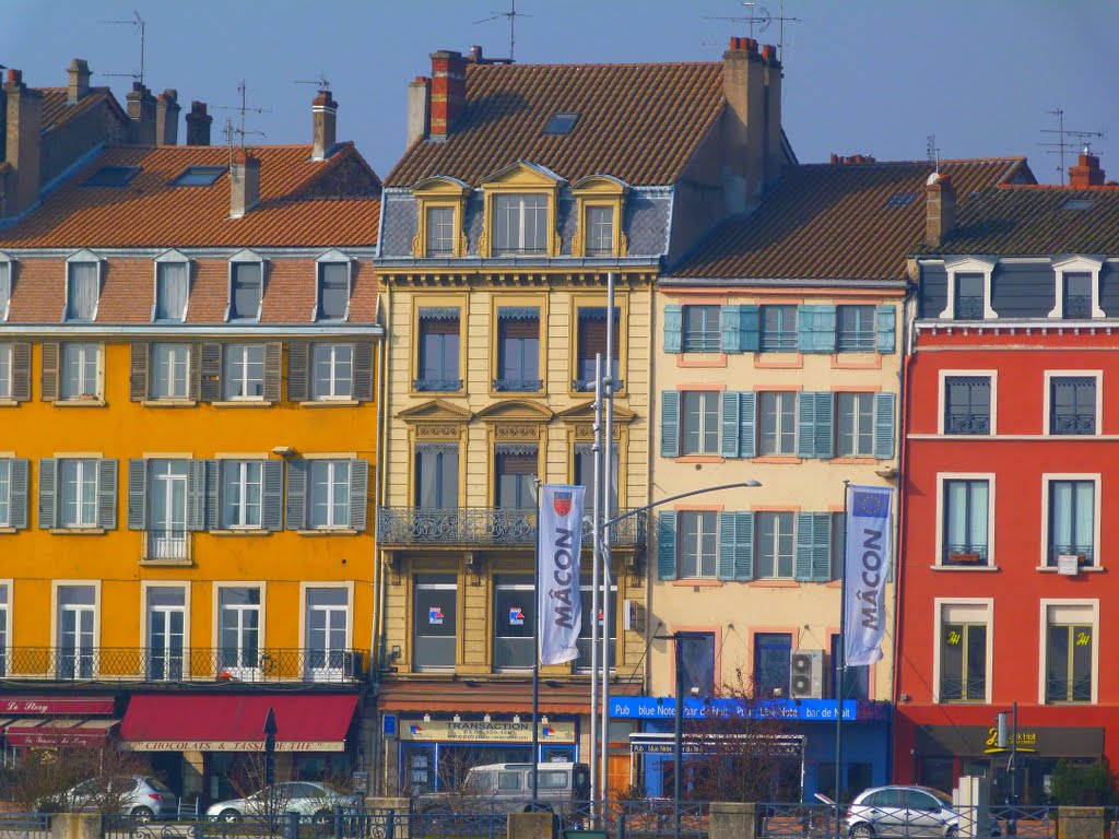 MAISONS COLOREES SUR LES QUAIS DE MACON