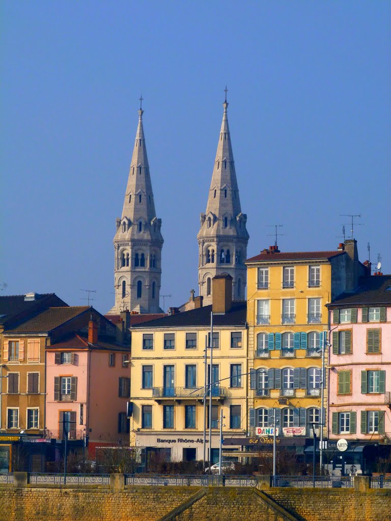 Quai de Mâcon et ses maisons colorées