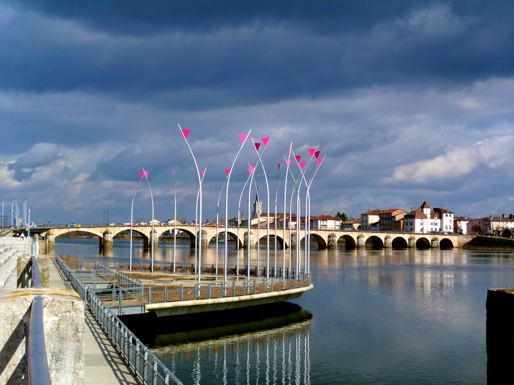Esplanade sur Saône et pont de St Laurent, Mâcon