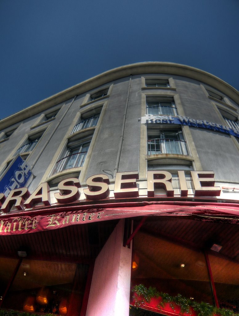 Lancien hôtel des Voyageurs, bd Clémenceau, haut lieu de la gastronomie brestoise dans les années 60.