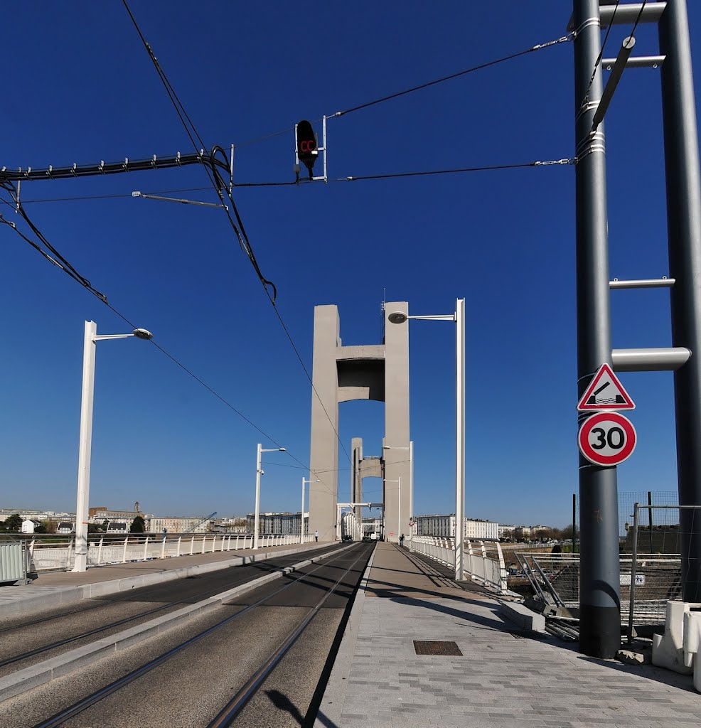 La Recouvrance lift bridge ready for the new tramway