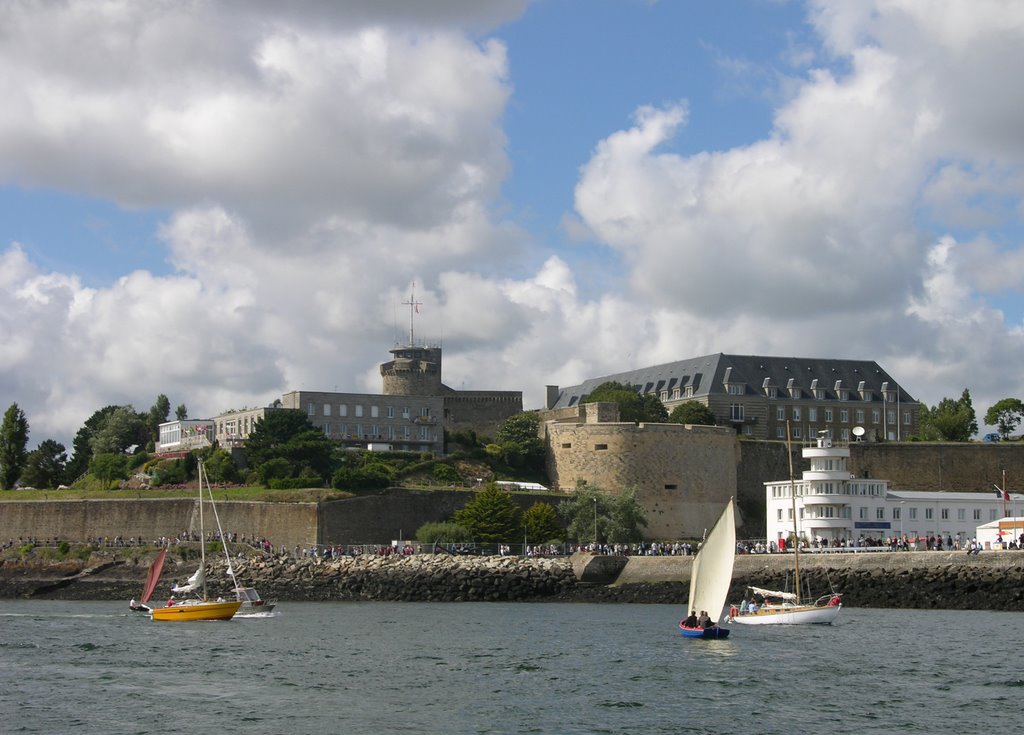 Brest, lentrée de la Penfeld (fêtes 2004)