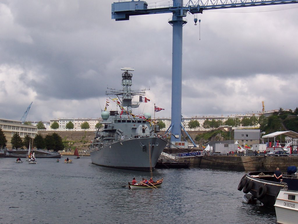 Brest, destroyer anglais en visite lors des fêtes 2004