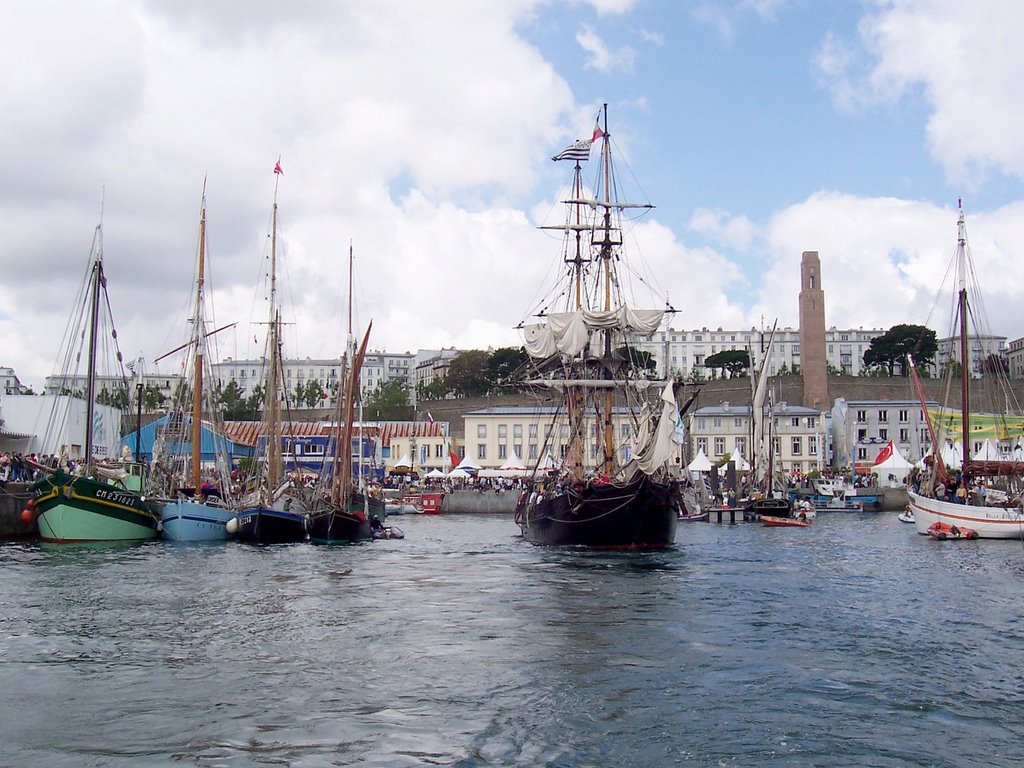 Brest, le port de commerce (fêtes 2004)