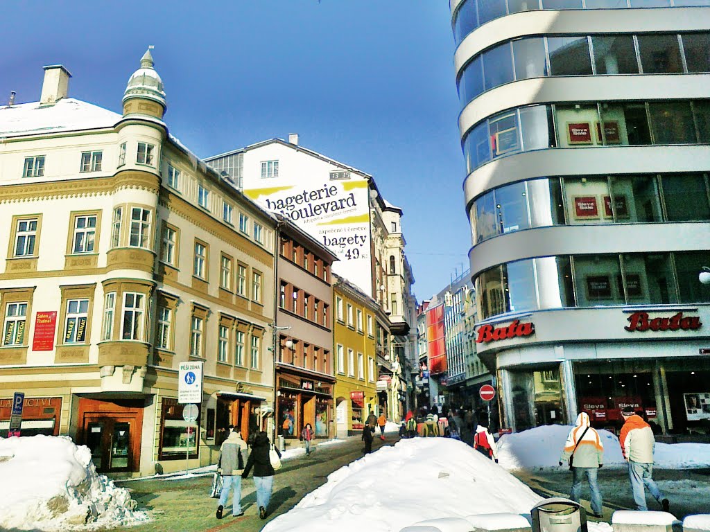 LIBEREC SOUKENNÉ NÁM., POHLED DO PRAŽSKÉ ULICE