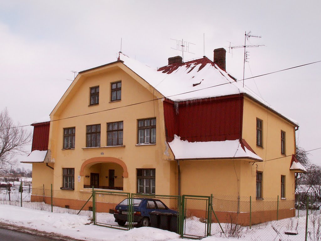 žlutý dům z kolonie Vagónka v únoru 2005