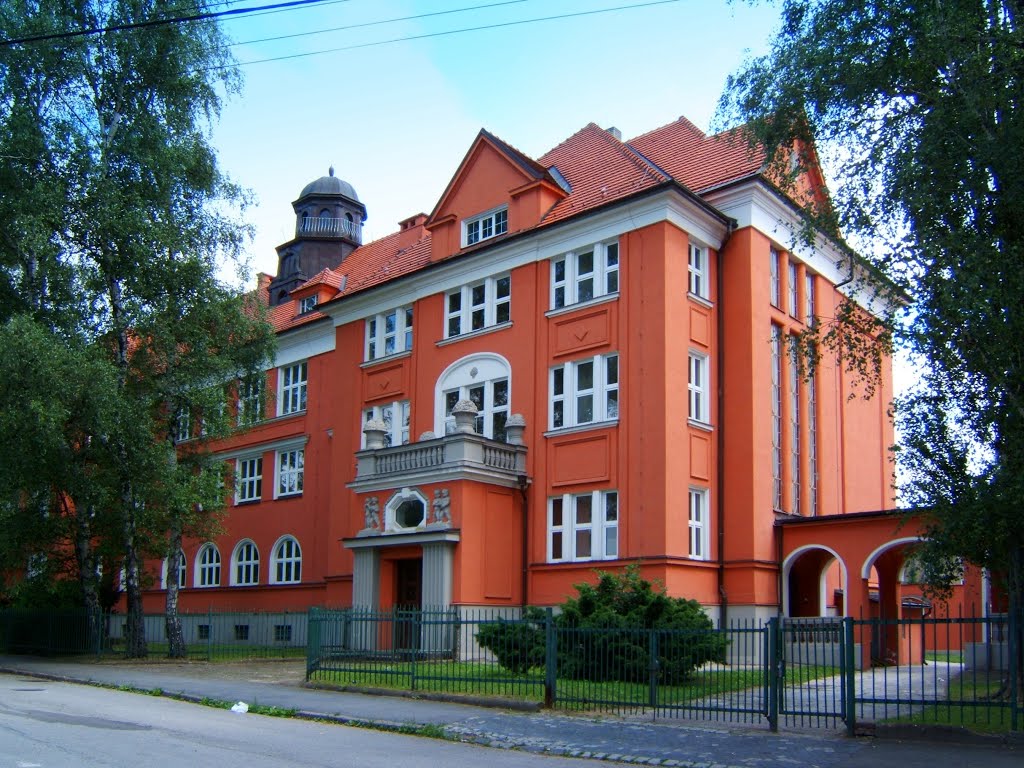 SŠ, ZŠ, a MŠ na ul. Komenského II v červenci 2005