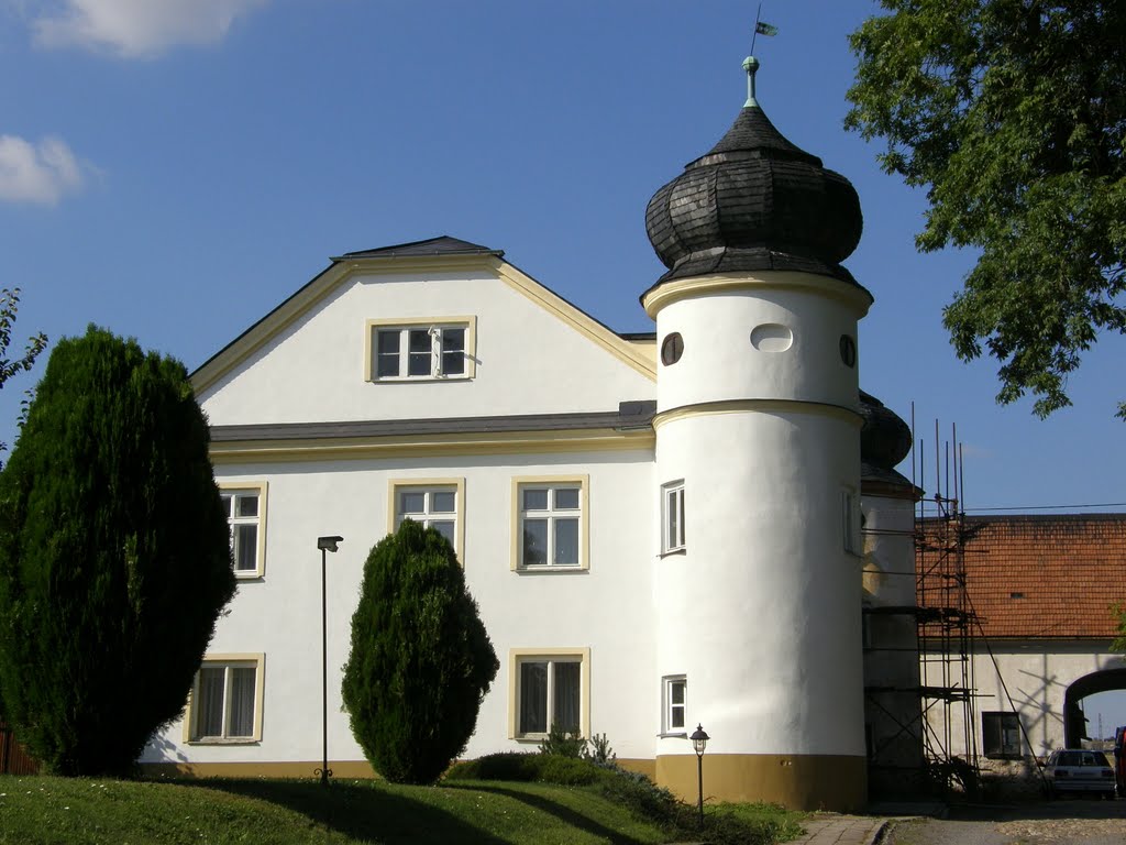 Opava - bývalé selské sídlo Filipkův dvůr z první poloviny 18. století (former rural residence Filipek Court from the first half of the 18th century)