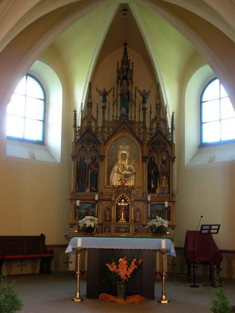 Opava - oltář kostela Sv. Kateřiny s obrazem Černé Madony (St. Catherines church altar with a picture of the Black Madonna)