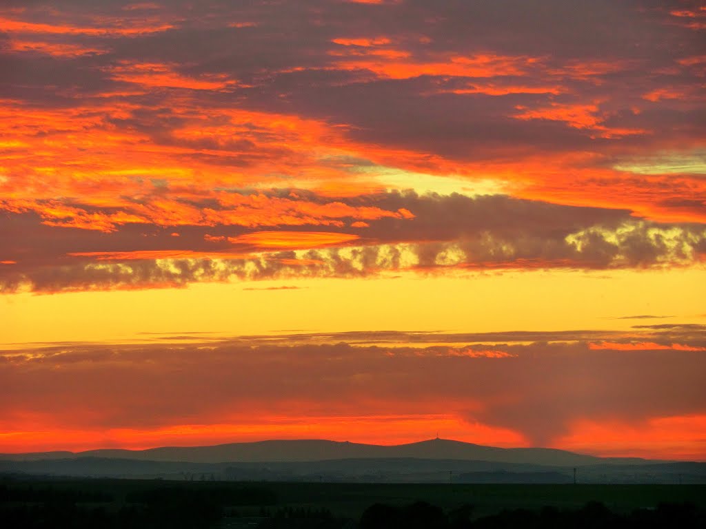 Moje milované hory Jeseníky po západu slunce (My beloved Jeseníky Mountains after sunset) - pohled z Opavy (view from Opava)