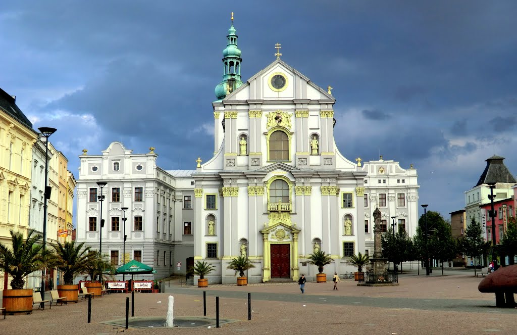 Opava - kostel Sv. Vojtěcha (the Church od the St. Adalbert) - kontrasty barev (contrasts of colors), Czech Republic