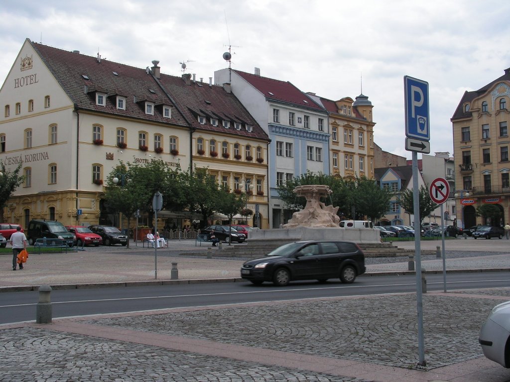 Csehország, Děčín (Tetschen-Bodenbach), Masaryk tér (Masarykovo Nám.), Hotel Česká Koruna, SzG3