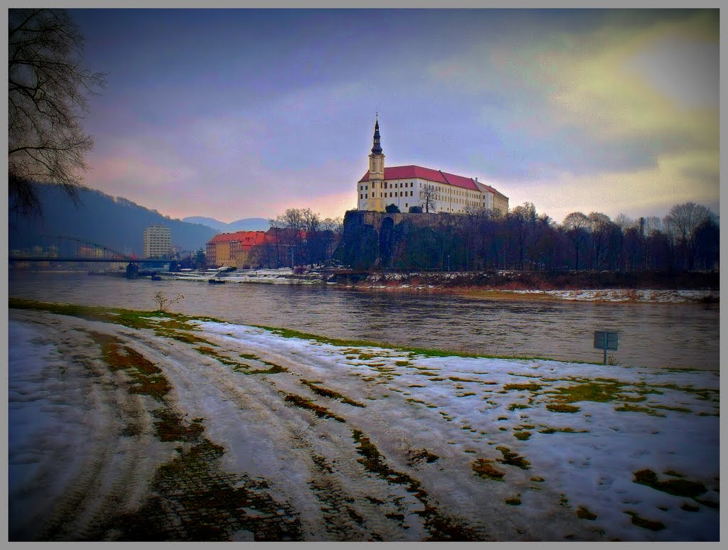 The castle above the river Elbe     -      Zámek nad Labem