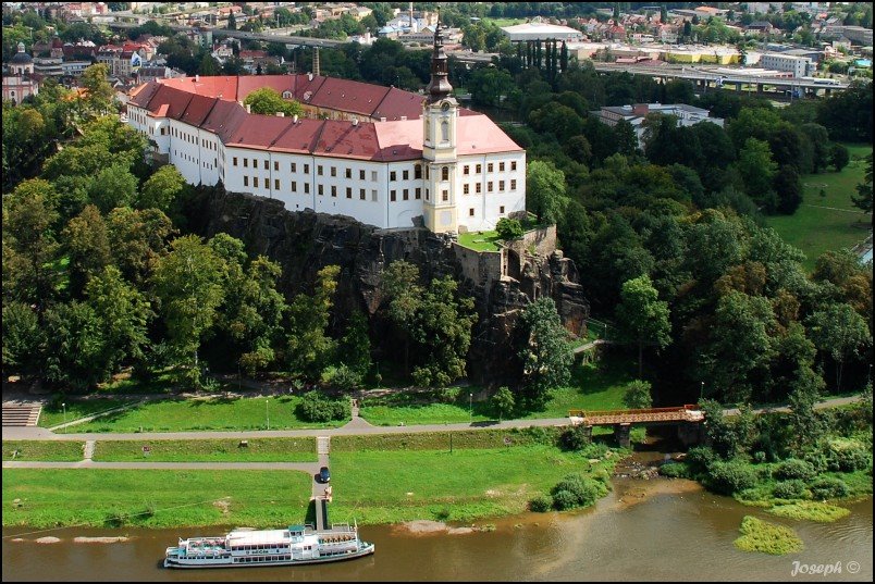 Děčínský zámek