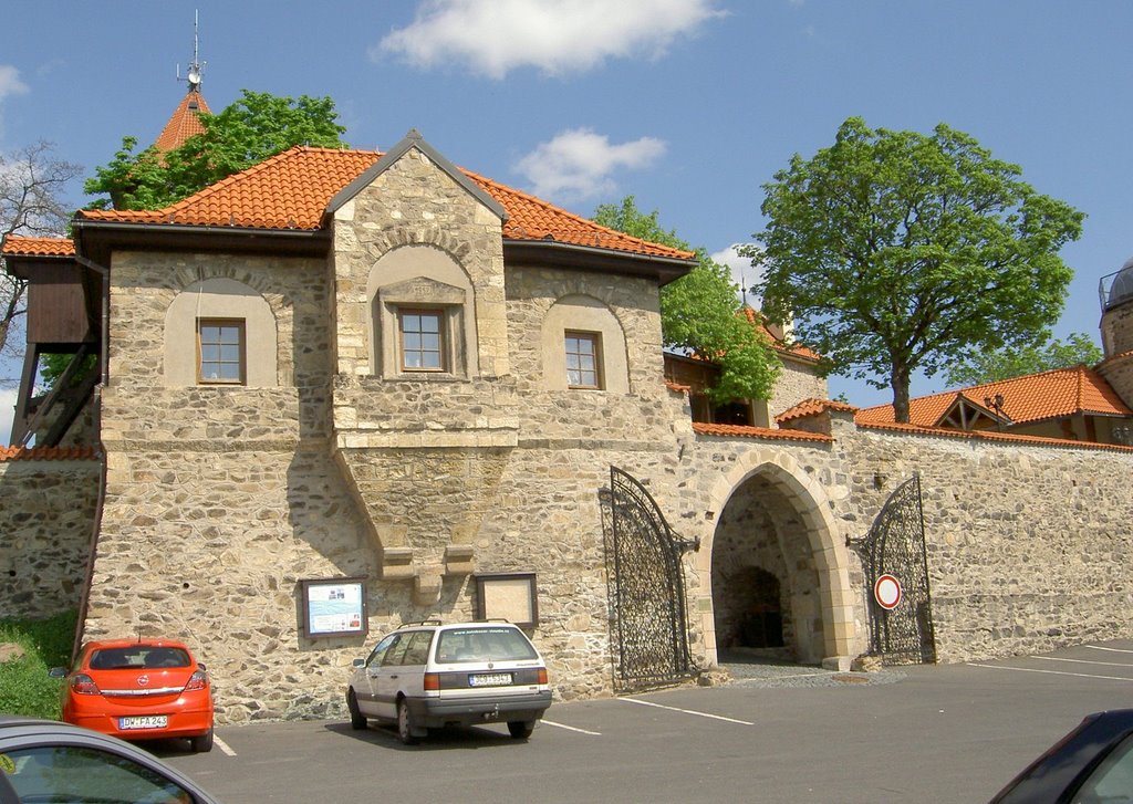 Most - Hrad Hnévin, brama