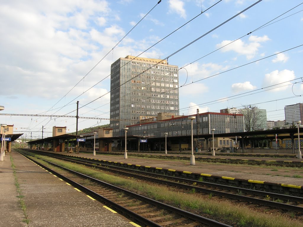 Most (Brüx), new Railway Station, built 1976, view from Platform