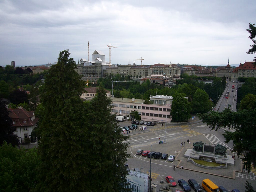 Bern, Sicht auf Kirchenfeldbrücke und Bundeshaus in Renovation