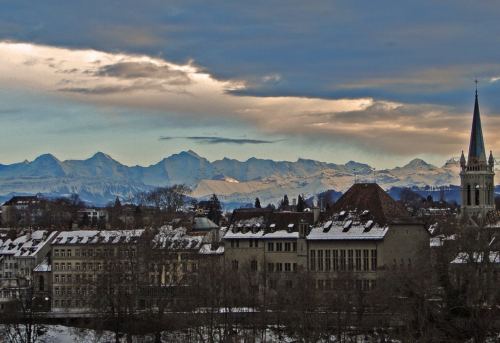 Der Klassiker - Bern, ab der Kornhausbruecke: Altstadt und Berner Alpen © werner daehler