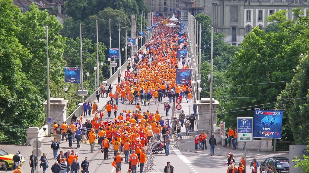 Berne / Euro-2008 / the people from Holland on the way to Stadium