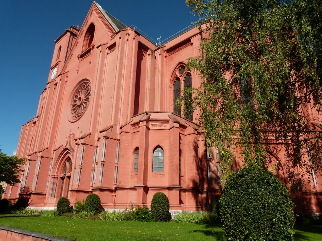 Basilique Notre-Dame (Cathédrale rouge)