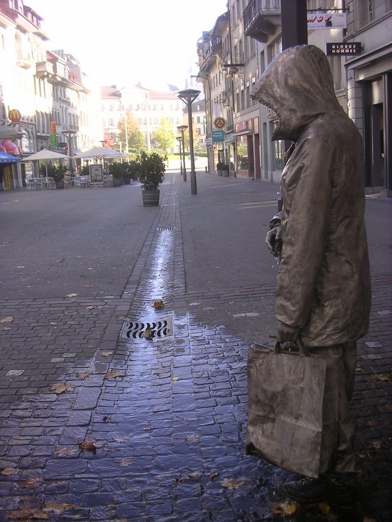 Rue de Romont with crying statue