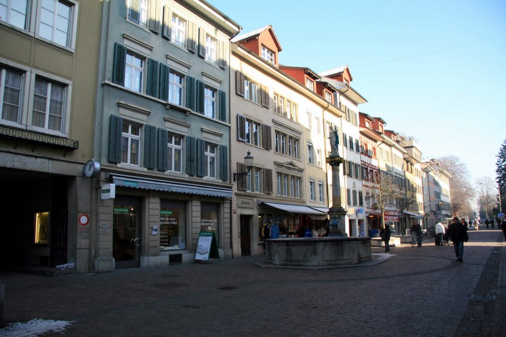 Häuser und Brunnen am Obertor