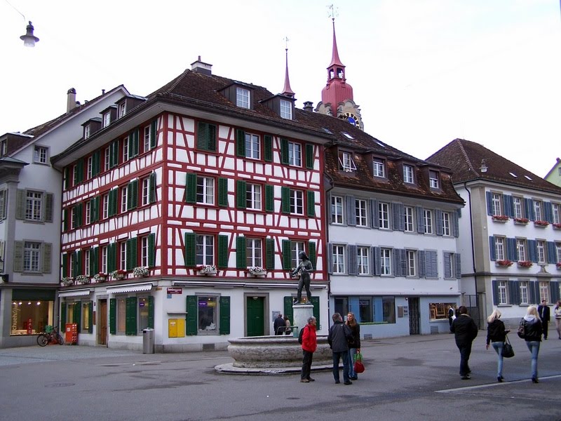 Riegelhaus und Brunnen