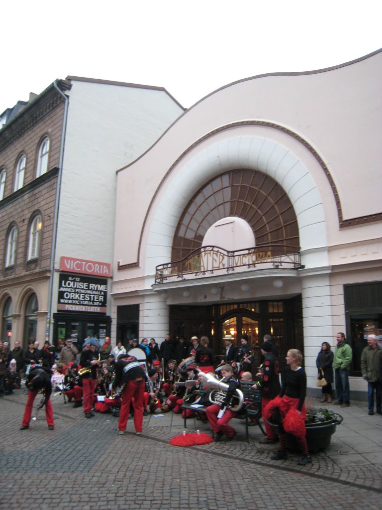 Victoria Teater, jul