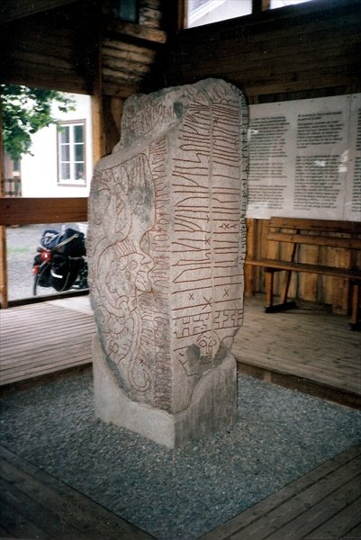 Runsten (rune stone), Sparlösa (1999)
