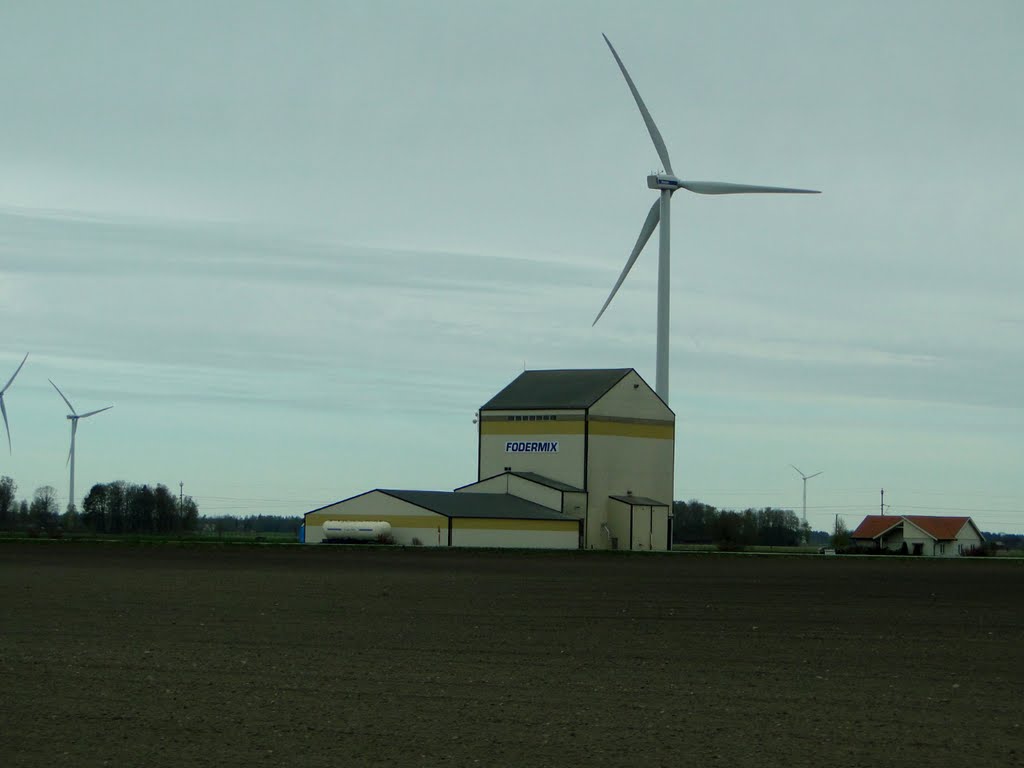 Near Vara Fodermix   -  by R©my