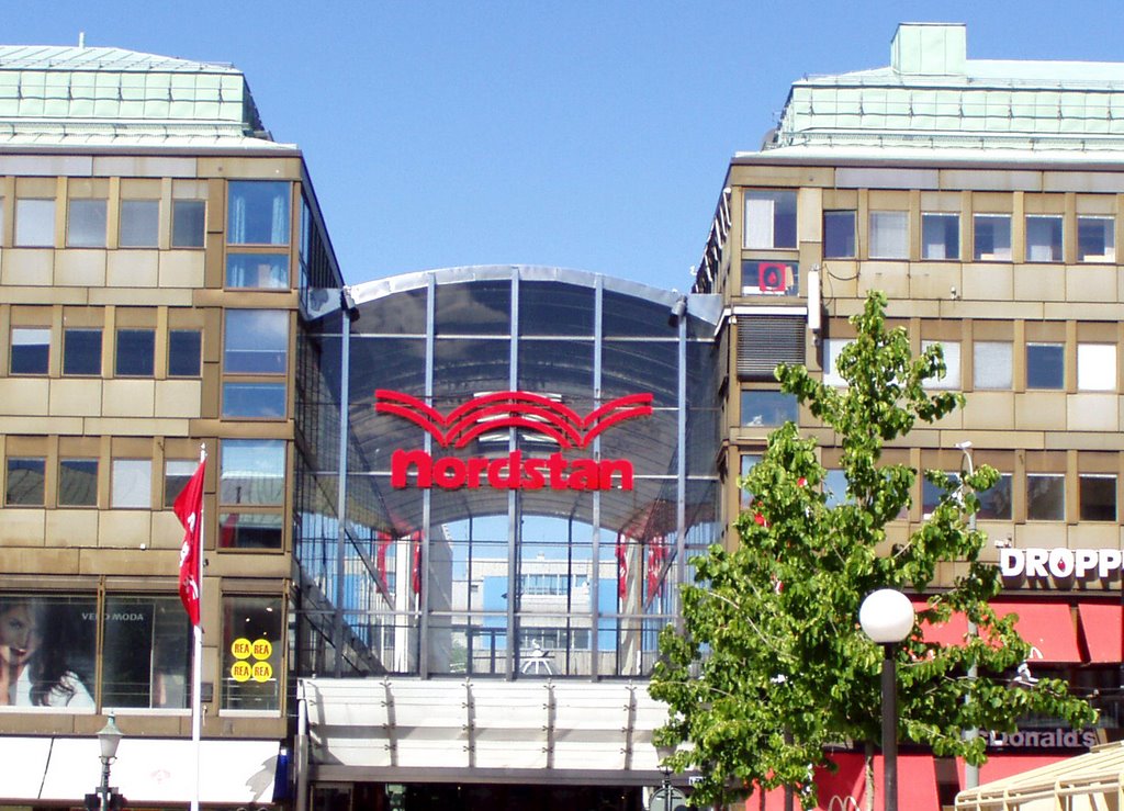 Nordstan Shoppingcenter Eingang Juni 2005