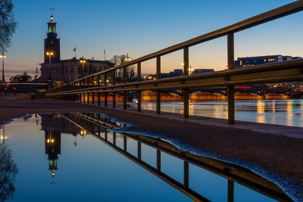 Stockholm Stadshuset reflected