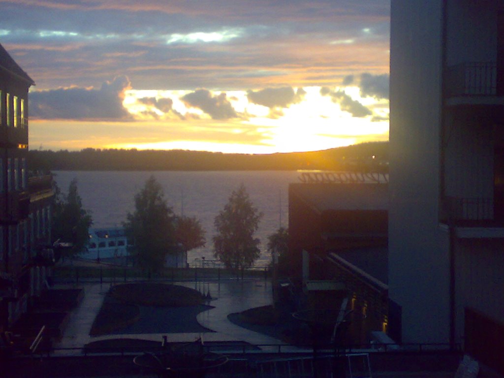 Norra Hamn Midnattssol