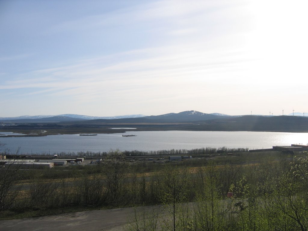 Luossajärvi met Eatnamvárri/Ädnamvaara. Vergelijk foto van dezelfde dag