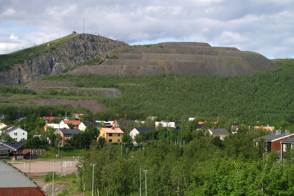 Kiruna township and iron mine in the background