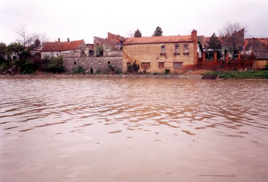 Begej left riverbank extreme high discharge June 2006