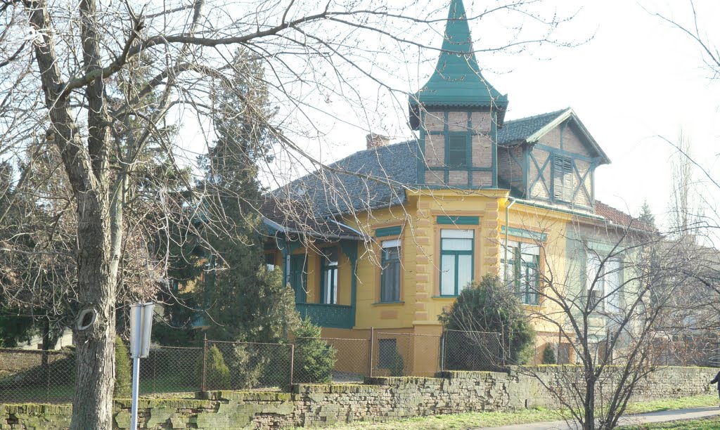 Kuća kod teniskih terena