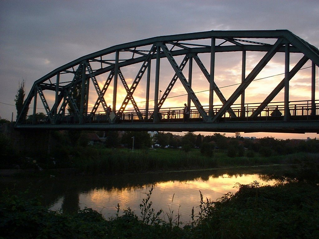 Zrenjanin, zeljeznicki most preko reke Begej