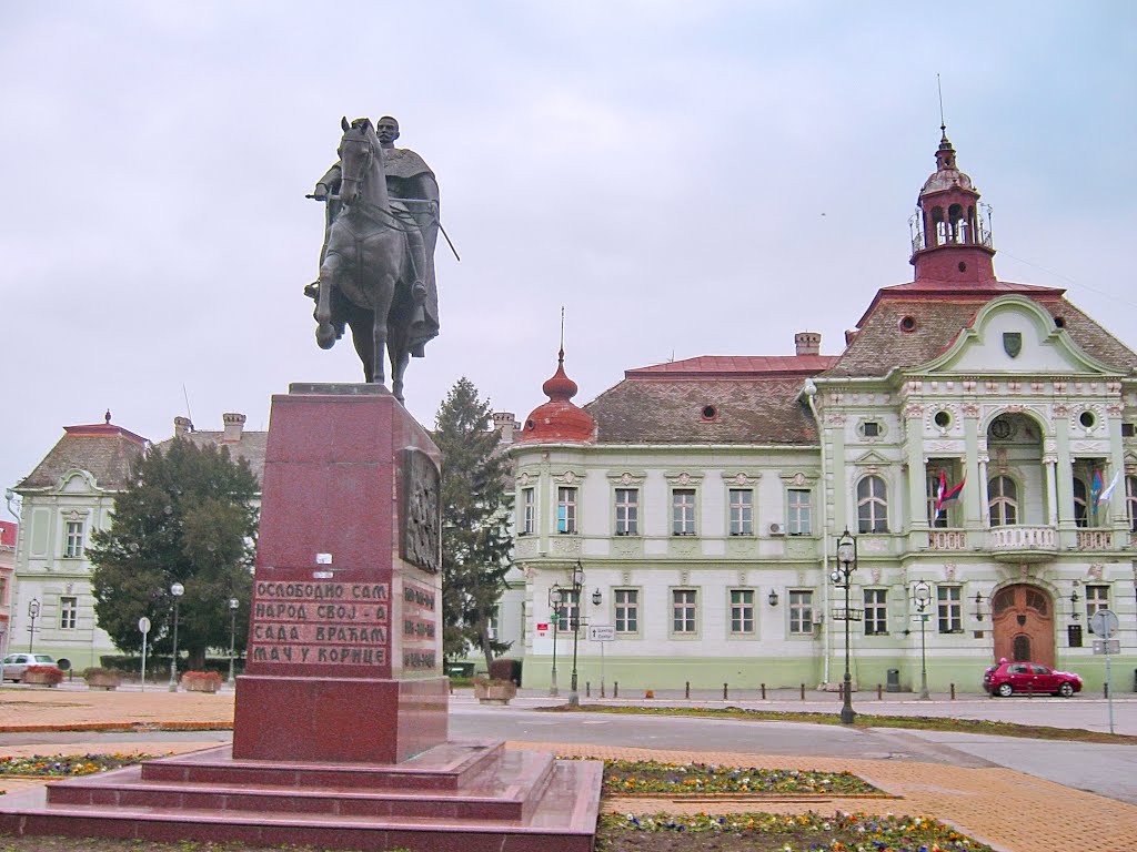 Zrenjanin - Trg slobode - Gradska kuća i spomenik kralju Petru I Oslobodiocu