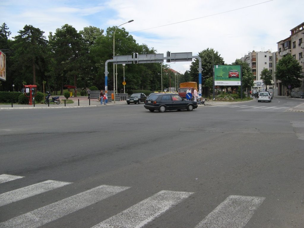 Kragujevac, bulevar Kraljice Marije ispred parka